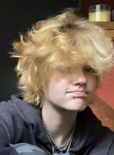 Non Binary Hair, Ftm Haircuts, Non Binary Haircuts, Plan A Vacation, Short Grunge Hair, Best Haircuts, 20 Year Old, Hair Inspiration Short, Fake Friends