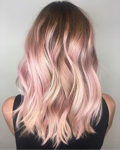 10 stunningly beautiful Rose Gold Hair styles (pin now, read later!) Gold Ombre Hair, Rose Gold Hair Ombre, Rose Hair Color, Pink Ombre Hair, Gold Hair Colors, Hair Color Rose Gold, Pastel Pink Hair, Hair Color Crazy, Balayage Blonde