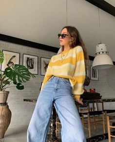 Bright Colors Outfit Ideas, Look 80s, Urban Wear Women, Yellow Outfit, Urban Wear, Mode Inspo, Clothespins, 가을 패션, Mode Vintage