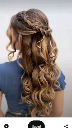 Hairstyles With Curled Hair, Jayne Matthews, Lisa Hair, Venus Of Willendorf, Wedding Hair Half, Quince Hairstyles, Dance Hairstyles, Retro Styles, Cut Her Hair