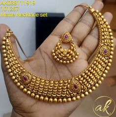 Chokar Set Handmade Gold, Nackles Gold Design, Gold Jewels Design, Neck Pieces Jewelry, Antique Necklaces Design, Fancy Jewelry Necklace, Modern Gold Jewelry, Handmade Gold Jewellery, Gold Necklace Indian Bridal Jewelry