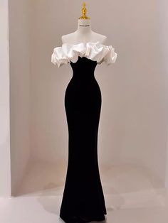 Fest Temaer, Dresses Christmas, Velvet Prom Dress, Removable Sleeves, Strapless Prom Dresses, 파티 드레스, Glamour Dress, Black Prom Dress, Prom Dress Inspiration