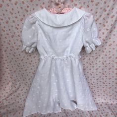 Dreamy Babydoll Tea Dress
This Puffy sleve white dress is perfect for casual and formal occasions 
Size small
Brand New
Selling because was way too small on me 
#dollette #balletcore #girly #cottagecore #k12 Girly Cottagecore, Tea Dress, 50's Dress, Formal Occasion, Baby Dolls, White Dress, Tea, Womens Dresses, White