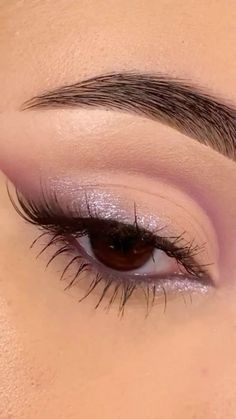 #makeup #makeuplover #lashes #eyeshadow #eyeliner #eyebrows #eyelashes #eyemakeupideas #glitter #glittermakeup #glittereyemakeup #beauty #beautylovers #makeuplovers #makeupideas #makeuplook #maquillaje #mua #cosmetics #makeupaddict #makeupgoals #makeupinspo #inspo #makeupoftheday #muotd #makeuplooks #makeupart #art #makeuplove #makeuppictures Simple Wedding Makeup Purple, Makeup Looks For Homecoming Purple Dress, Makeup Ideas For Light Purple Dress, Light Purple Simple Makeup, Cute Simple Eye Makeup Looks, Make Up For Purple Outfits, Hoco Makeup Ideas For Purple Dress, Simple Makeup For Purple Outfit, Purple Simple Eye Makeup