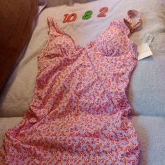 Tankini Swim Top Size M Shurred Sides Spf 50+ Built In Bra With Removable Padding Adjustable Straps Small Pink Orange And Purple Floral Pattern Amazon Essentials Purple Floral Pattern, Tankini Swim Tops, Amazon Essentials, Swim Top, Spf 50, Purple Floral, Orange And Purple, Pink Orange, Womens Swim