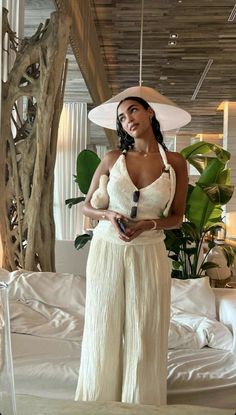 Your summer vacation outfit 2023 Luxury Outfits Summer, Summer Outfits New York, 2023 Outfit Inspiration, Quiet Luxury Outfits, Grown Women Outfits, Match Art, Cream Outfit, Outfits Colorful