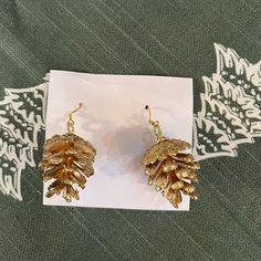 Brand New Never Worn Gold Sparkly Pine Cone Earrings, Smoke Free Home Pine Cone Earrings, Christmas Color, Earrings Christmas, Sparkly Earrings, Pine Cone, Christmas Colors, Pine Cones, Jewelry Earrings, Women Jewelry