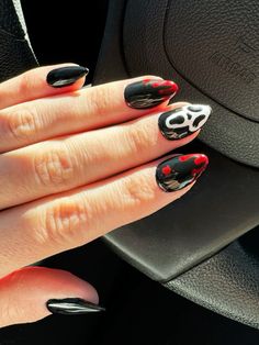 Ghostface halloween nails 📞 #halloweennails #nails #halloween Ghostface Nails, Kids Cuts, Nails Halloween, Gel Nail Designs, Black Nails, Trendy Nails, Halloween Nails, Simple Nails, Halloween Makeup