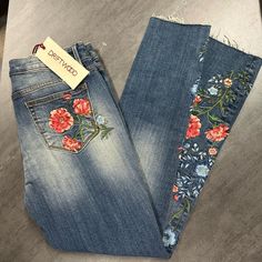 Driftwood Jackie Red Floral Embroidered High Rise Jeans New With Tags Size: 28 Length: About 36" Rise: About 10" Side Pants, Patterned Jeans, Floral Jeans, Red Embroidery, Red Bandana, Embroidered Jeans, Mid Rise Jeans, Jeans Color, High Rise Jeans