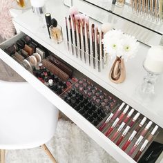 Ver esta foto do Instagram de @vanitycollections • 268 curtidas Organized Makeup, Penyimpanan Makeup, Vanity Inspiration, Zimmer Diy, Apartment Designs, Makeup Station, Ikea Malm