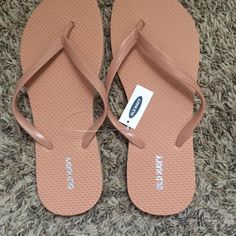 Old Navy Women Flip Flops Sandals Color: Dulche De Leche Old Navy Slippers, Slipper Shoes Women, Old Navy Flip Flops, Bear Slippers, Black Slippers, Summer Flip Flops, Moccasins Slippers, Slippers Cozy, Navy Shoes