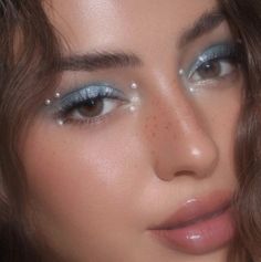 Soft Makeup Look, Festival Make Up, Maquillage On Fleek, Concert Makeup, Mekap Mata, Rhinestone Makeup, Smink Inspiration, Makijaż Smokey Eye