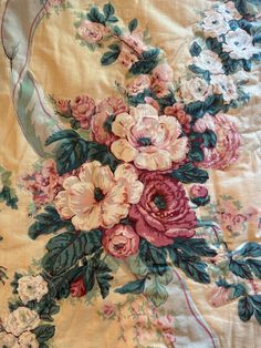 an image of a flowered fabric with flowers on the bottom and side of it