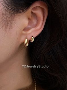 ❤️Huggie Hoops Dome Earrings 18k Solid Gold❤️ Dome huggie earrings in 18k solid gold, they are the perfect everyday small huggie hoop to finish your look.  Unlike 18k gold vermeil or gold filled, 18k solid gold pieces are made to last forever as it doesn't tarnish or discolour.  18k solid gold contains 75% of pure gold which makes it more valuable and luxurious. It is commonly found in high-end fine jewellery brands. You can pass your 18k solid gold jewelries down to the next generation. They ar Womens Gold Earrings, Dome Hoop Earrings, Hoop Huggie Earrings, Gold Huggies Earrings, Minimalist Teardrop Huggie Earrings For Anniversary, Tarnish Resistant 14k Gold Teardrop Huggie Earrings, Hypoallergenic 14k Gold Teardrop Huggie Earrings, Hypoallergenic Teardrop 14k Gold Huggie Earrings, Teardrop Tarnish Resistant Huggie Earrings For Anniversary