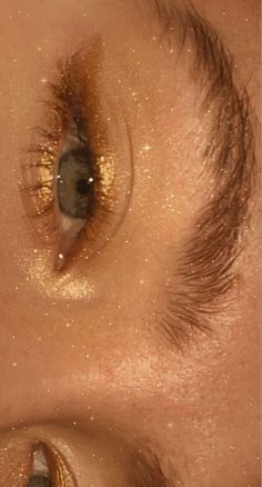 Sun Costume Makeup, Sun Makeup Halloween, Sun And Moon Makeup, Gold Body Glitter, Beachy Makeup, Eyeshadow Makeup Tutorial, Golden Makeup, Gold Eyeliner, Maquillage On Fleek