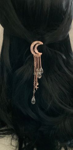 This hair clip features a rose gold half moon with inlaid opalescent and clear crystals. Dangling down with rose gold chain are more crystals and rose gold stars. Can be worn straight down or to the side. *If there is any issue with your order, please let me know so that I can correct it. Thanks for visiting my shop!👣 Moon Hair Piece, Moon Hair Stick Tutorial, Midnight Hair, Moon Hair Clip, Black Wedding Hairstyles, Black Hair Aesthetic, Moon Hair, Halloween Hair Clips, 2023 Prom