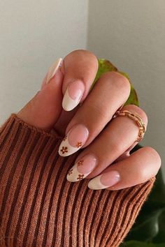 Brown Nails White Flowers, Heart Art Nails, Fall Nail Inspiration Autumn Almond, Short Nail Inspo Autumn, Fall Nail Inspo Almond Short, Dainty Fall Nails, Cute Pink Fall Nails, White Thanksgiving Nails, September Nails Almond