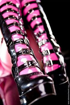 Pink Punk Aesthetic, Pink And Black Goth, Draculaura Aesthetic, Pink Goth, Catty Noir, Monster High Characters, Monster High Dolls, Goth Outfits, Pretty Shoes