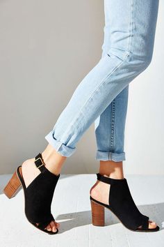 I need these in my life <3 Mode Shoes, Crazy Shoes, Shoe Obsession, Peep Toe Heels, Heel Pumps, Shoe Lover, Heeled Sandals, Beautiful Shoes