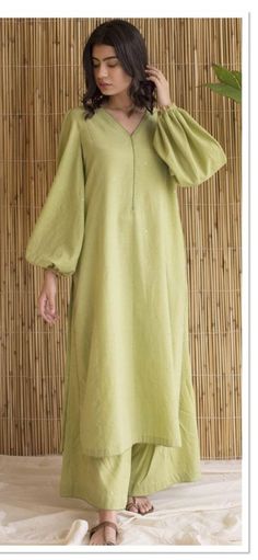 Simple Dress Casual, Simple Kurta Designs, Pakistani Fashion Casual, Stylish Short Dresses, Casual Indian Fashion, Pakistani Dresses Casual, Salwar Kamiz, Modest Dresses Casual, Casual Wear Dress