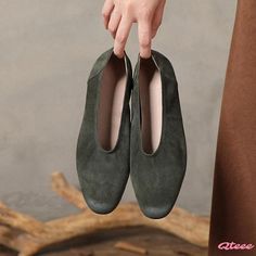 Qteee - Classic Retro Flat Shoes: Minimalist Loafers for Casual Wear Suede Slip-on Ballet Flats For Fall, Green Slip-on Casual Flats, Casual Slip-on Office Flats, Casual Green Slip-on Flats, Casual Flats With Leather Sole For Fall, Green Pointed Toe Casual Loafers, Casual Leather Sole Flats For Fall, Casual Flat Slip-ons For Office, Casual Green Pointed Toe Flats