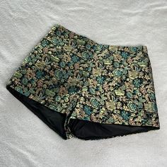 L’atiste By Amy Shorts Brocade Fabric Fully Lined And Do Not Stretch Beautiful Gold, Pink & Teal Colors Zips In The Back High Waisted Floral Shorts, Tap Pants, Satin Crop Top, Embroidered Crop Tops, Crop Top Set, Textured Skirt, Satin Short, Flowy Shorts, Hot Shorts