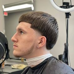 Batman Haircut, Men Haircut Undercut, Stylish Mens Haircuts, Bowl Haircuts, Taper Fade Haircut, Taper Fade, Fade Haircut