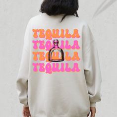 Gift Alcohol, Tequila Gift, Sweatshirt Preppy, Preppy Sweatshirts, Cute Shirt Designs, Bridesmaid Shirts, Party People, Bachelorette Party Shirts, Funny Sweatshirts