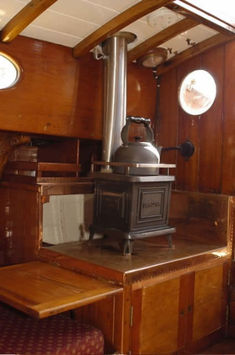 boat small wood stove Tiny Wood Stove, Casa Hobbit, Tiny House Swoon, Mini Loft, Into The Wood, Subway Tiles, Tiny Spaces, Tiny House Living, Tiny House On Wheels