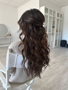 Loose Curls Hairstyles Half Up, Hairstyles With Soft Curls, Wedding Hair Long Hair Down, Curled Hair Wedding Guest, Half Up Hair With Curls, Bridal Half Up Half Down Hair Braid, Hair Color For Beginners, Hair Setting Styles For Long Hair, Wedding Hairstyles For Long Hair Off Shoulder Dress