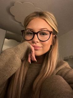 Blonde With Glasses, Glasses Inspo, Glasses Outfit, Aesthetic Ig, Estilo Hippie, Cute Glasses, Photo Insta