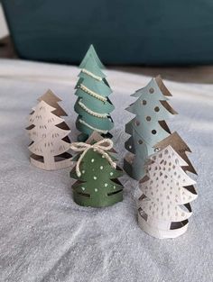 Toilet Paper Roll Christmas, Paper Roll Christmas, Paper Christmas Trees, Home Made Christmas, Diy Toilet Paper, Toilet Paper Crafts, Holiday Crafts Diy, Diy Toilet