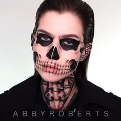 Abby Roberts, Dekorasi Halloween, Holloween Makeup, Cute Halloween Makeup, Cool Halloween Makeup, Halloween Makeup Pretty, Halloween Eye Makeup, Amazing Halloween Makeup, Halloween Makeup Inspiration