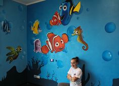 Finding Dory Decorations, Cartoon Wall Painting Ideas, School Wall Art Ideas, Cartoon Wall Painting, Ocean Room Decor, Disney Room Decor, Disney Rooms, Murals For Kids, Cartoon Fish