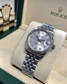 Rolex Lady Datejust, Used Rolex, Rolex Women, Silver Pocket Watch, Swiss Army Watches, Gold Rolex, Womens Watches Luxury, Seiko Watches