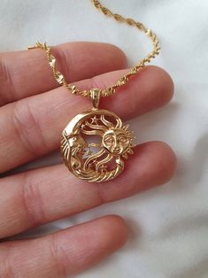 Moon Sun Necklace, Sun And Moon Necklace Couples, Moon Magic Jewelry, Sun Moon Jewelry, Moon And Sun Jewelry, Good Necklace Jewellery, Sun And Moon Wedding, Sun And Moon Vintage, Sun And Moon Aesthetic