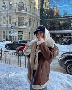 Aviator Jacket Outfit Aesthetic, Aviator Jacket Aesthetic, Aviator Jacket Outfit Winter Style, Mom Jeans Outfits Winter, Cozy Outfit Ideas Winter, Winter Mom Outfits, Aviator Jacket Outfit, Jeans Outfits Winter, Cozy Outfit Aesthetic