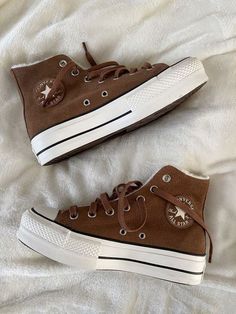 Al Stars Converse, Converse Brown Platform, Brown Aesthetic Accessories, Fitness Brown Aesthetic, Platform Converse Brown, Brown Shoes Aesthetic, Brown Aesthetic Clothes, Brown Aesthetic Fashion, Converse Platform Shoes