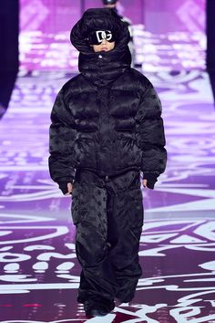 Winter Fashion Show, 2022 Fashion Show, Monochrome Color Palette, Runway Magazine, Swag Outfits Men, Event Outfit