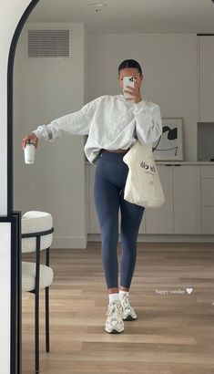 Adrette Outfits, Modele Fitness, Gymwear Outfits, Gym Crush, Pilates Clothes, Look Legging, Cute Gym Outfits, Gym Outfits, Legging Outfits