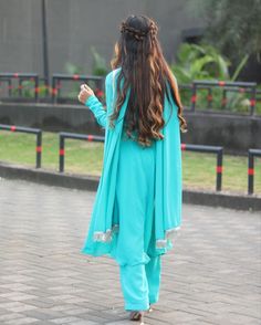 Afreen Khan, Eid Poetry, Single Pic, Girls Dps, Anklet Designs, Stylish Photo, Dress Book, Fashionable Dresses