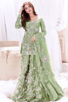 Net Lehnga Designs Pakistani, Beautiful Dresses Designer Ball Gowns, Green Pakistani Bridal Dress, Embroidery Pakistani Suits, Heavy Suits, Net Dresses, Net Gown, Bottom Heavy, Butterfly Net