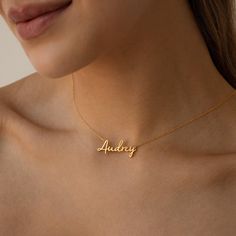 • Material: High-Quality Solid 925 Sterling Silver • Finish: Sterling Silver ∙ 18K Gold ∙ Rose Gold• Dimensions: Depending on your font choice, height sizes range from 3mm to 4mm lowercase SKU: HH-NH02F101 Gold Name Necklaces, Dainty Name Necklace, Custom Necklace Names, Name Chain Gold Design, Name Chain Gold, Name Necklace Aesthetic, Name Necklace Design, Gold Necklace Name, Unique Necklace Designs