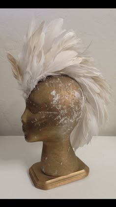 Feather Mowhawk Head Dress African Feather Headdress, Feather Crown Headpieces, Diy Head Dress Ideas, Diy Head Dress, Head Dress Diy, Bird Headdress, Bird Headpiece, Lion Headdress, Feather Costume