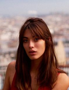 Franja cortininha: 16 imagens para te inspirar - Guita Moda French Bangs Long Hair Brunette, French Haircut Long, French Bangs Long Hair, Rose Brunette, V Cut Hair, Bangs Haircut, Cut Bangs, Makeup Tip, Modern Haircuts