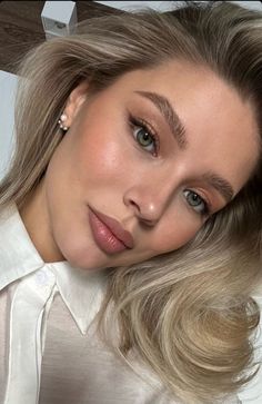 Soft Fresh Makeup, Dewy Makeup Pale Skin, Soft Glam Winged Liner, Bridal Smokey Eye Makeup Blue Eyes, Soft Makeup For Green Eyes, Subtle Makeup For Green Eyes, Wedding Makeup Cool Tones, Simple And Natural Makeup Looks, Prom Makeup Fair Skin