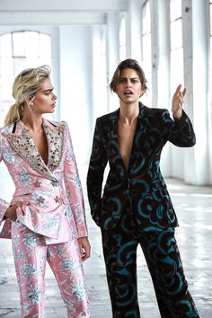 Embellished Suits Women, 2019 Runway Fashion, Patterned Suits Women, Powersuits Women, Funky Formal, Women's Suits, Lil Pump, Suit Fashion, Looks Vintage