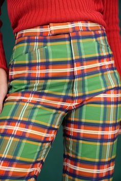 An absolutely amazing pair of vintage trouser with colorful tartan pattern in vibrant tones of green, red, blue and yellow. They are by Etonic - a sportswear brand especially popular for their shoes but also clothing in the 80s and 90s.  The trousers are beautifully made, with lots of attention to detail - for example, the waist is adjustable with buttons on each side. The trousers are not lined but feature a soft cotton waistband and cotton pockets, ensuring comfort while being light-weight.  I Vintage Trousers, Vintage Pants, Sportswear Brand, Green Outfit, 1980s Vintage, Tartan Pattern, Mens Pants, Etsy Vintage, Tartan