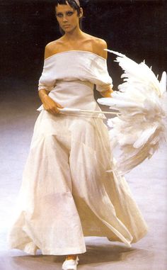 Vintage Runway, Anti Fashion, Yohji Yamamoto, Couture Fashion, 90s Fashion, Runway Fashion, Strapless Dress Formal, High Fashion, Feathers