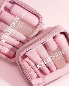 Skincare Bag, Kylie Makeup, Alat Makeup, Kylie Skin, Jenner Makeup, Kylie Jenner Makeup, Kylie Cosmetic, Gloss Labial, Makeup Wipes